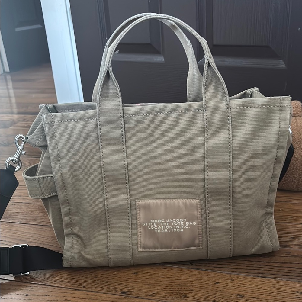 Marc Jacobs Tan Tote Bag - Picture 2 of 4